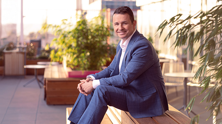 Peter Laco poskytuje rozhovor ohľadom ocenenia za najrýchlejšiu a najlepšiu mobilnú sieť Telekomu na Slovensku.